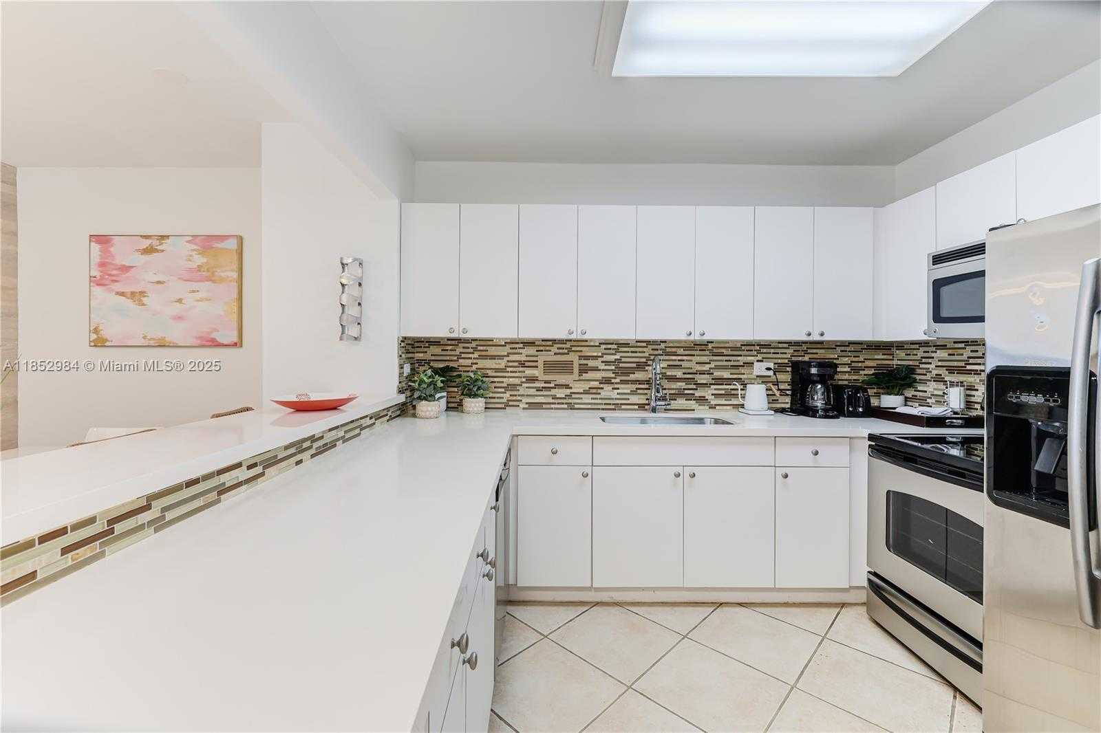 Small Image of 2301 COLLINS AVE #523, Miami Beach Number 9