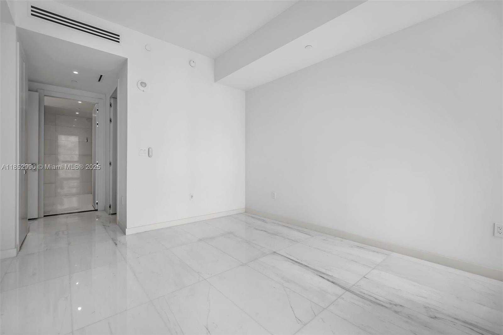 Small Image of 300 BISCAYNE BOULEVARD WAY #3809W, Miami Number 15