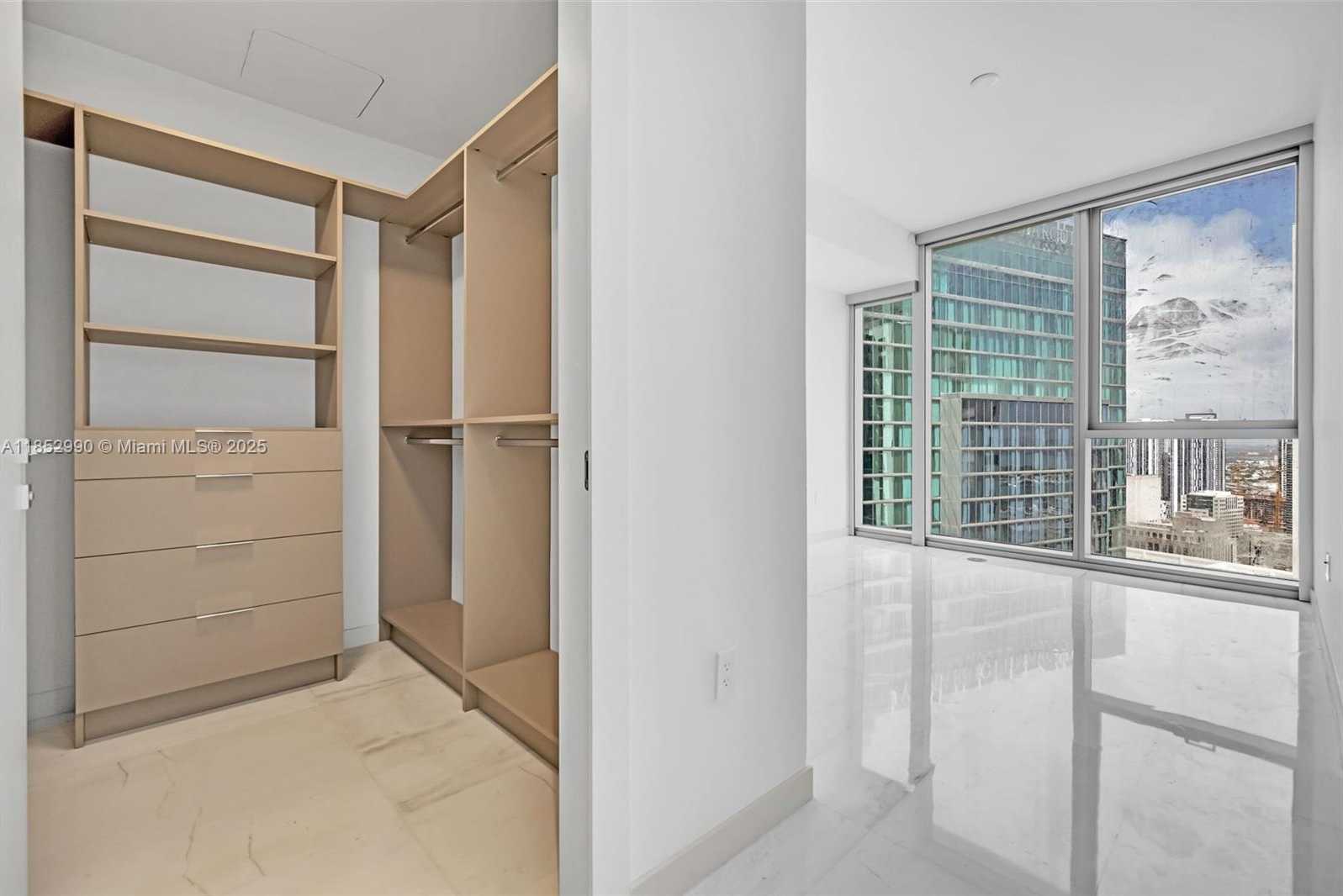 Small Image of 300 BISCAYNE BOULEVARD WAY #3809W, Miami Number 16