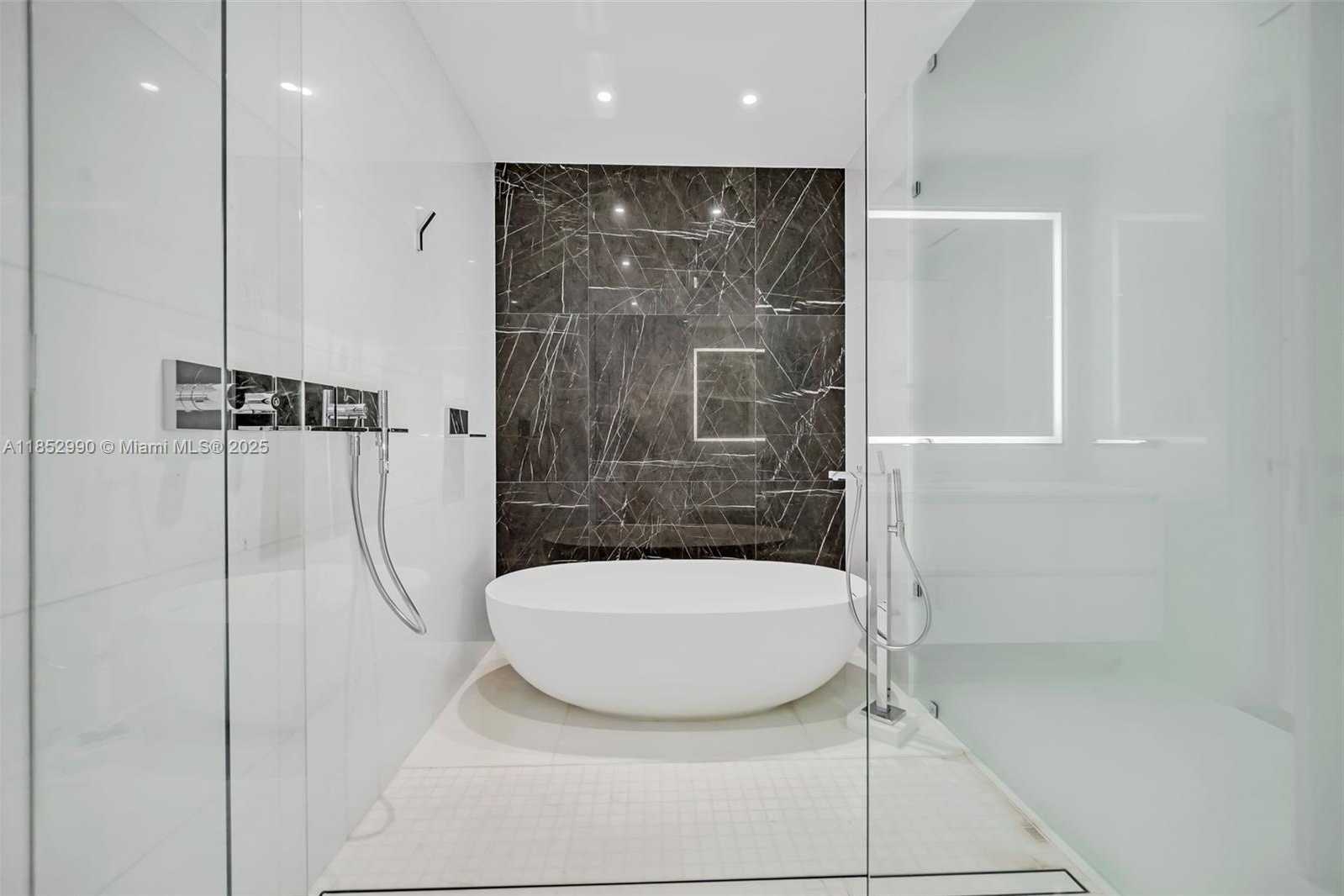 Small Image of 300 BISCAYNE BOULEVARD WAY #3809W, Miami Number 18