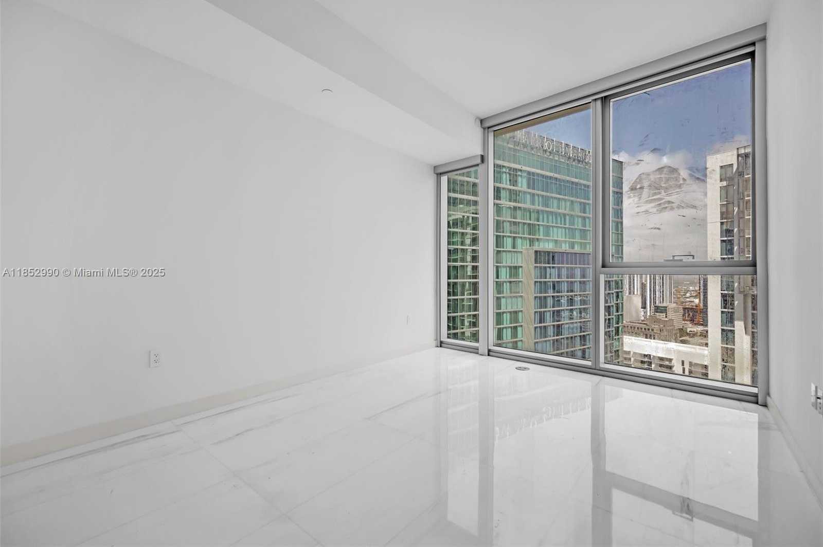 Small Image of 300 BISCAYNE BOULEVARD WAY #3809W, Miami Number 19