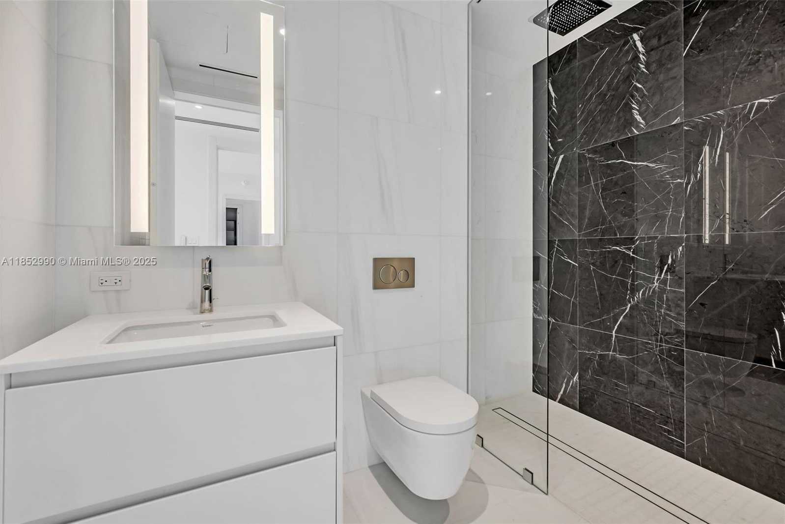 Small Image of 300 BISCAYNE BOULEVARD WAY #3809W, Miami Number 23