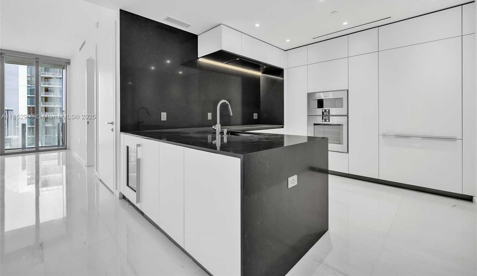 Small Image of 300 BISCAYNE BOULEVARD WAY #3809W, Miami Number 3