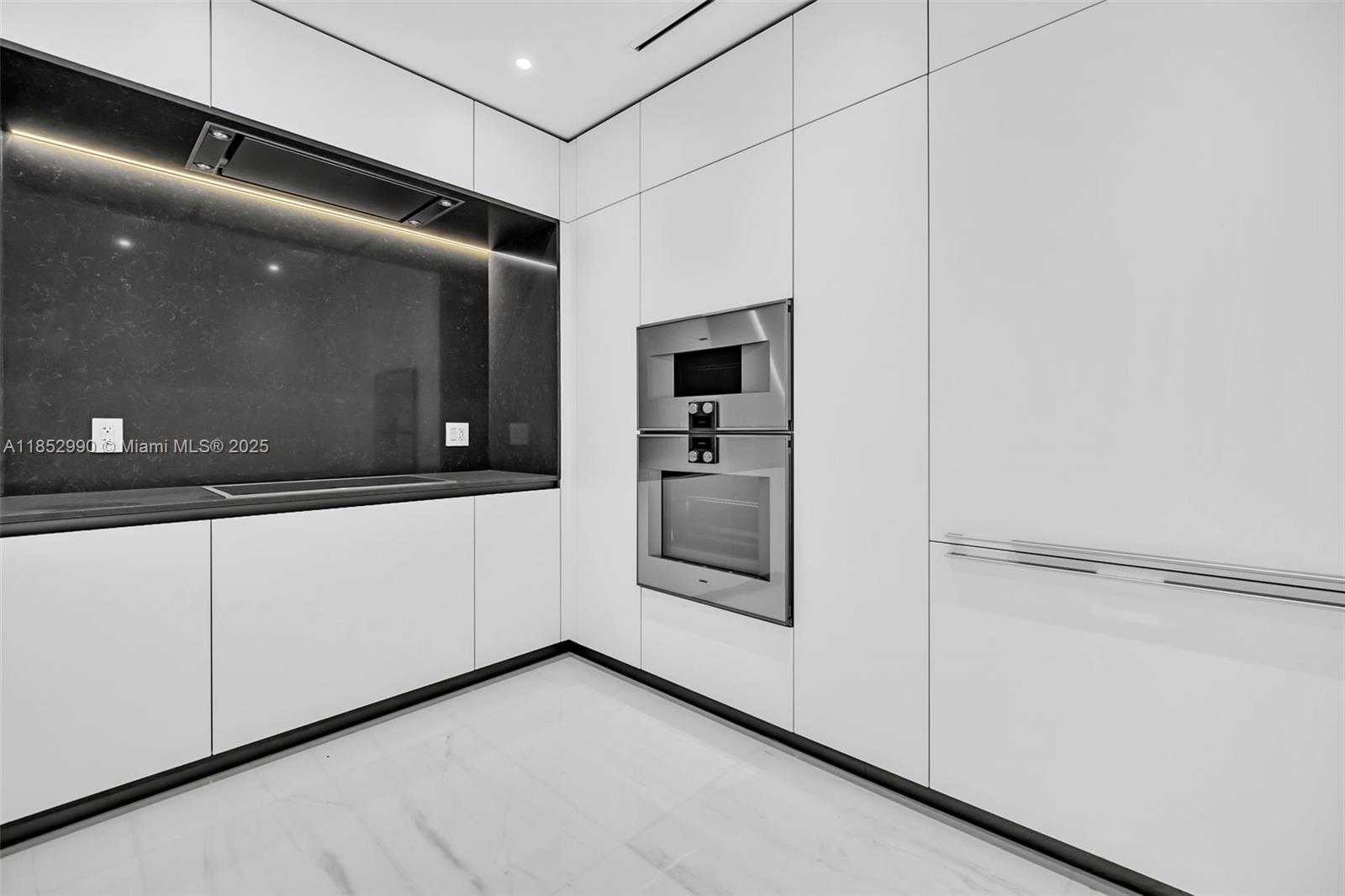 Small Image of 300 BISCAYNE BOULEVARD WAY #3809W, Miami Number 4