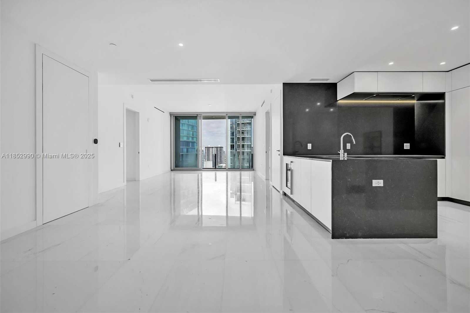 Small Image of 300 BISCAYNE BOULEVARD WAY #3809W, Miami Number 6