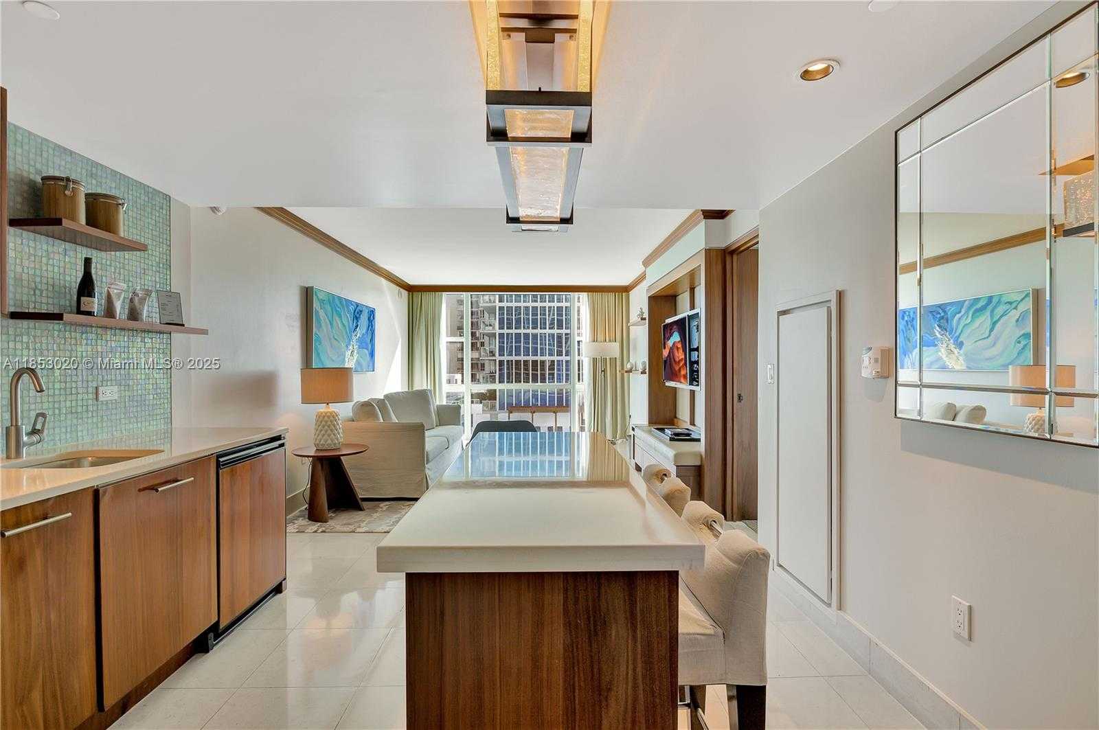 Small Image of 6801 COLLINS AVE #806, Miami Beach Number 12