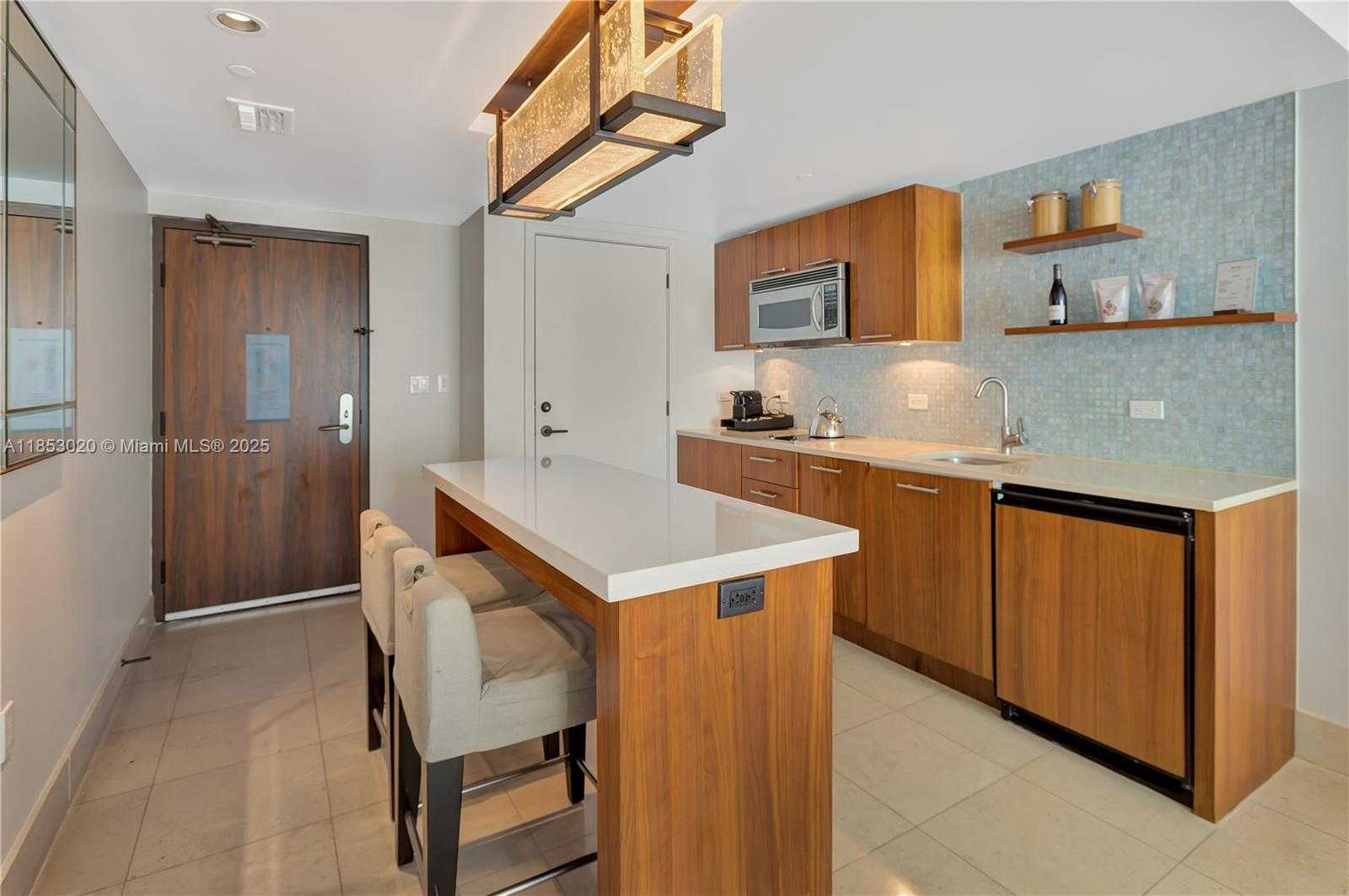 Small Image of 6801 COLLINS AVE #806, Miami Beach Number 13