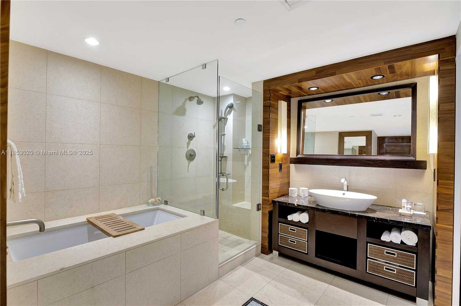 Small Image of 6801 COLLINS AVE #806, Miami Beach Number 16