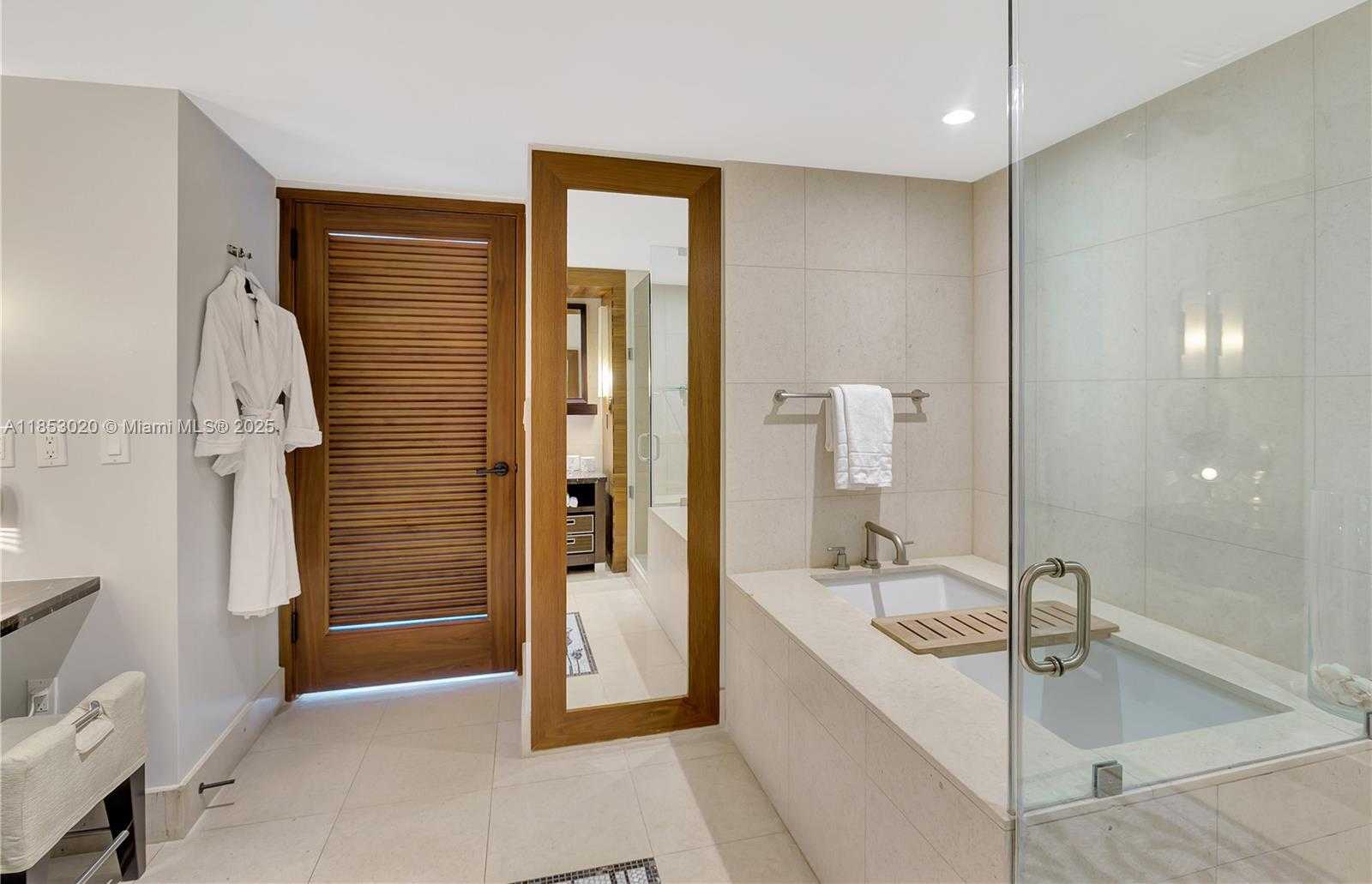 Small Image of 6801 COLLINS AVE #806, Miami Beach Number 5