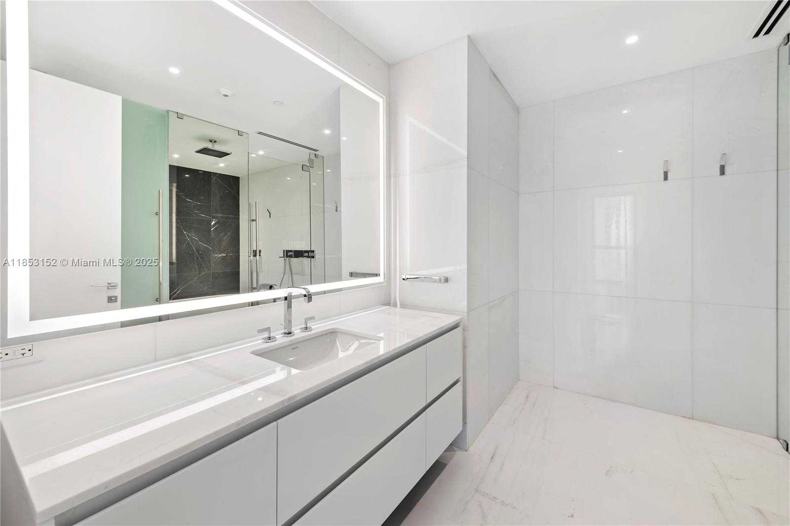 Small Image of 300 BISCAYNE BLVD WAY #1809, Miami Number 13