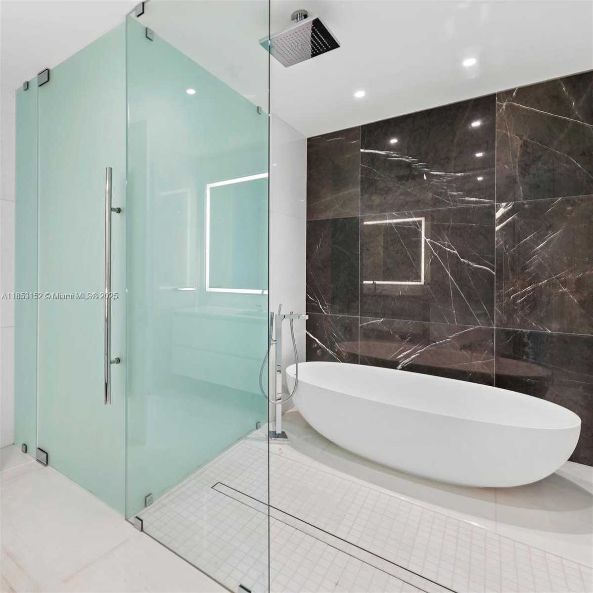 Small Image of 300 BISCAYNE BLVD WAY #1809, Miami Number 14