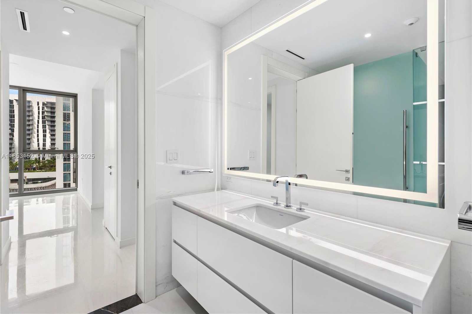 Small Image of 300 BISCAYNE BLVD WAY #1809, Miami Number 15