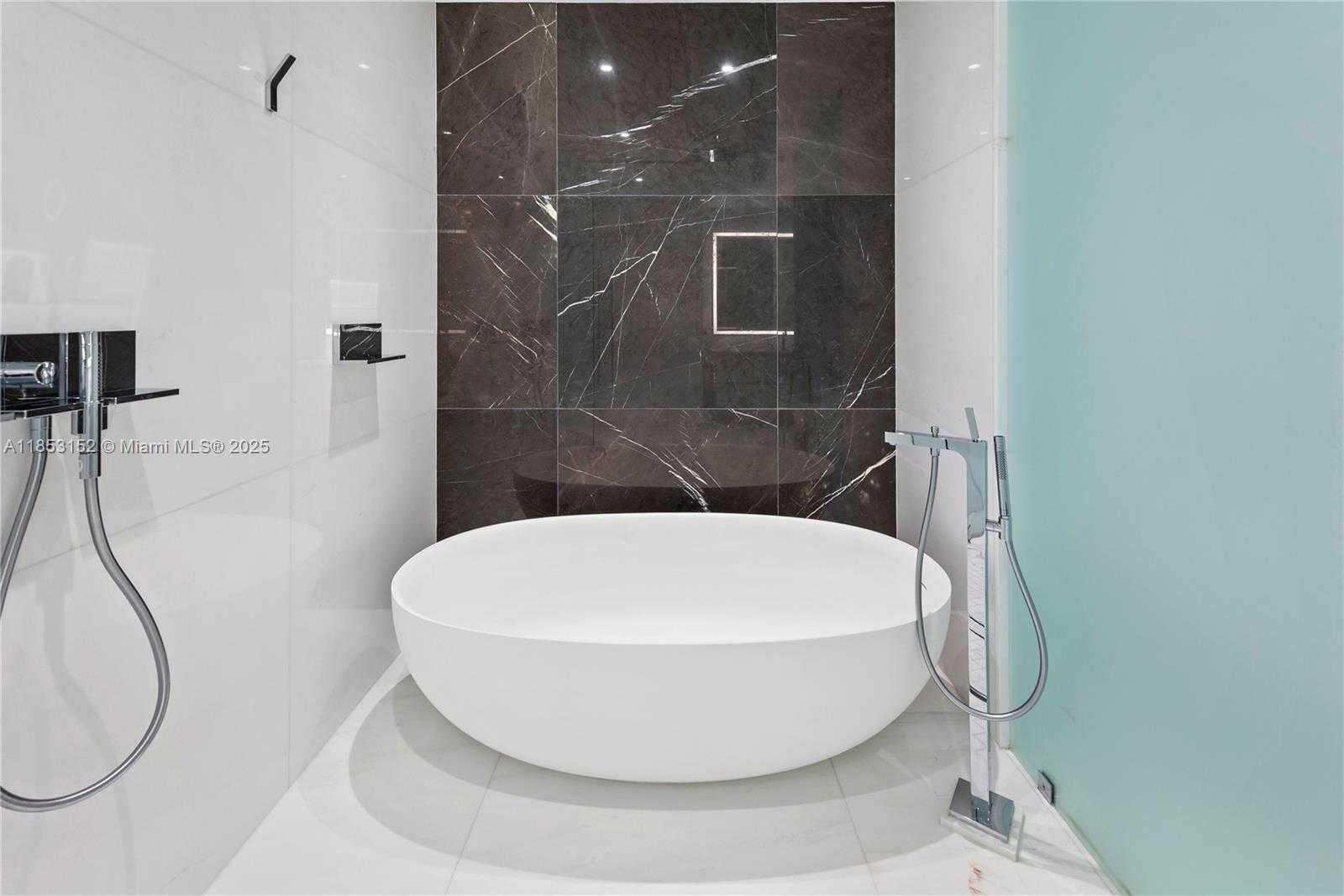 Small Image of 300 BISCAYNE BLVD WAY #1809, Miami Number 16