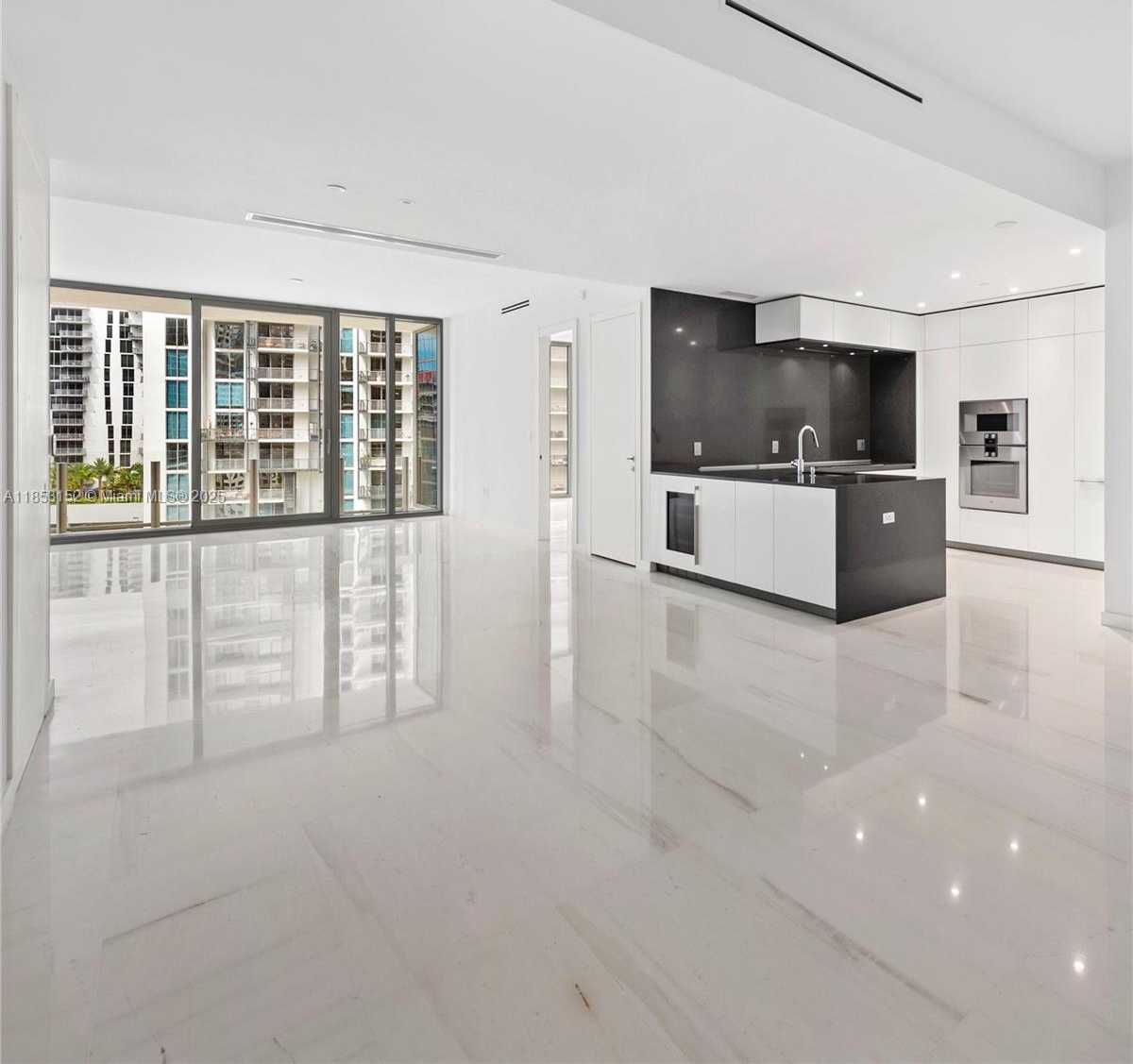 Small Image of 300 BISCAYNE BLVD WAY #1809, Miami Number 3