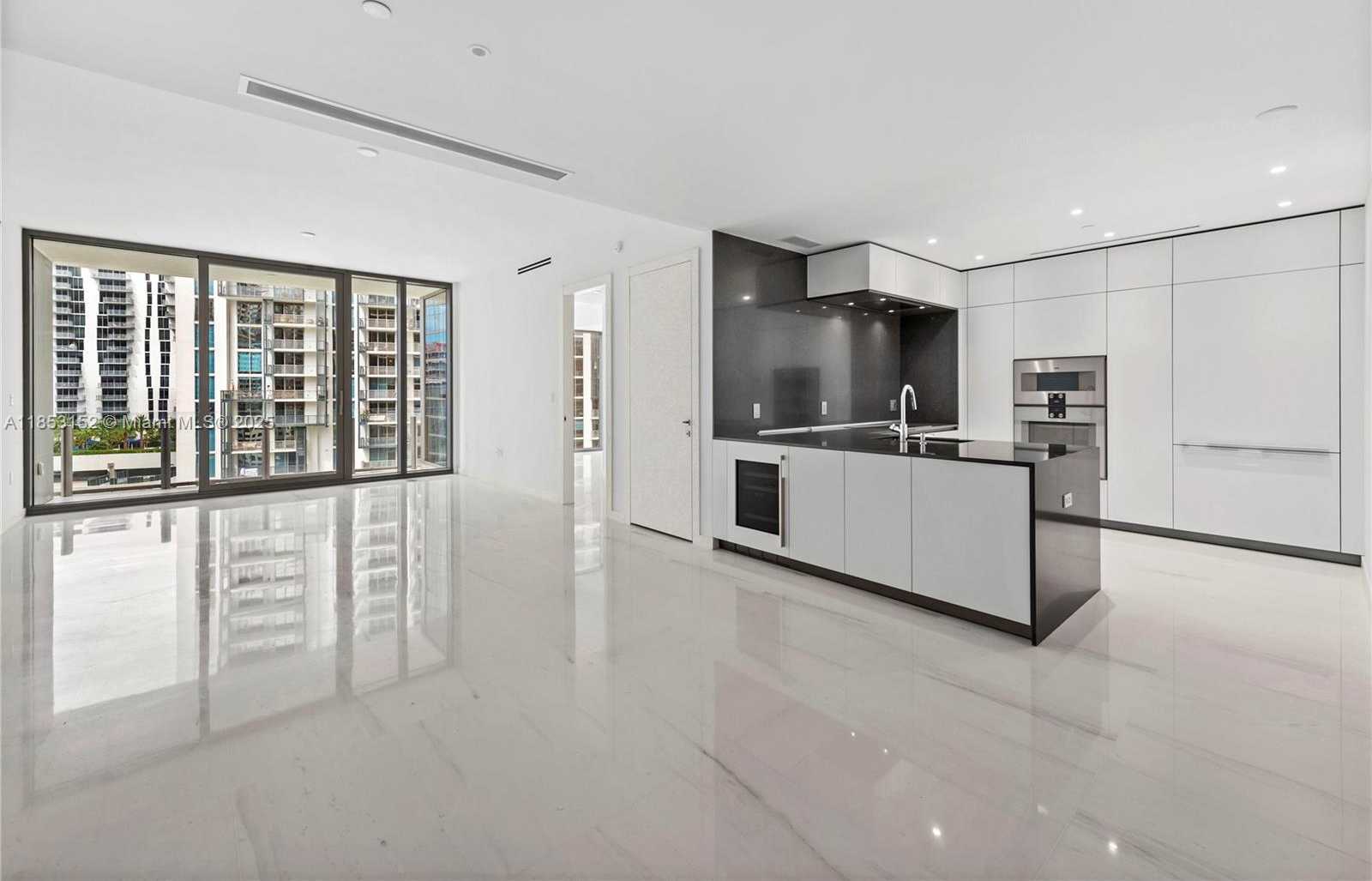 Small Image of 300 BISCAYNE BLVD WAY #1809, Miami Number 4