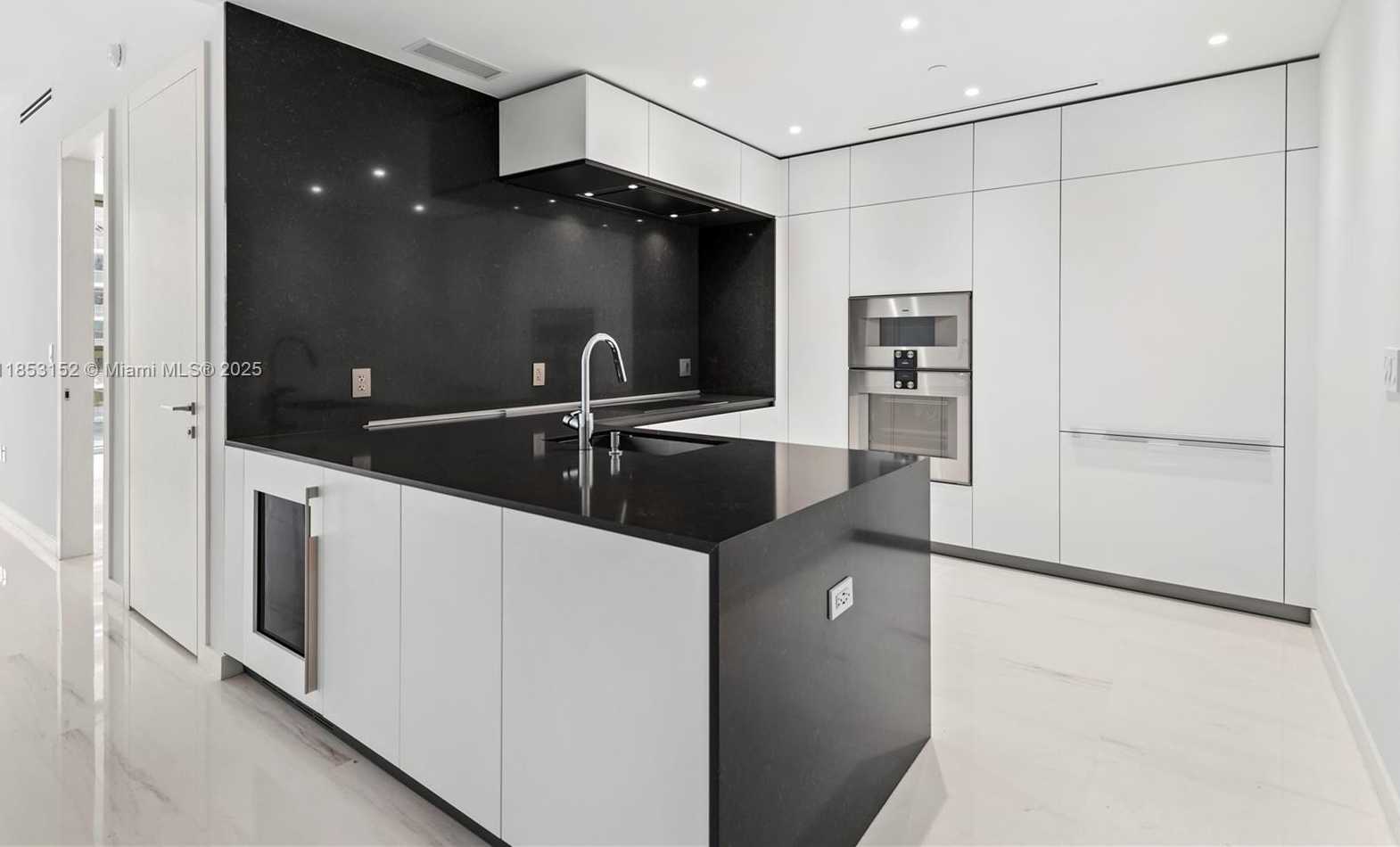 Small Image of 300 BISCAYNE BLVD WAY #1809, Miami Number 7