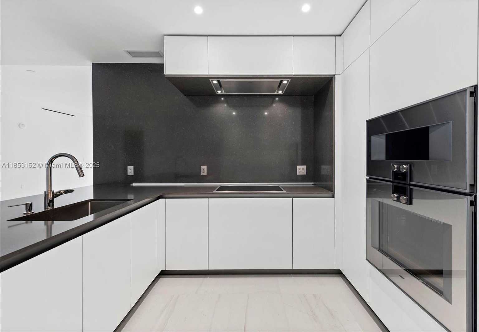 Small Image of 300 BISCAYNE BLVD WAY #1809, Miami Number 8