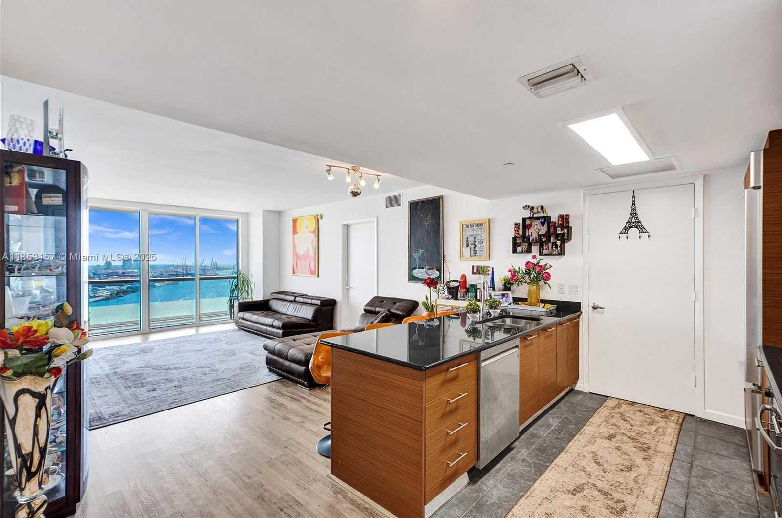 Small Image of 50 BISCAYNE BLVD #3006, Miami Number 2