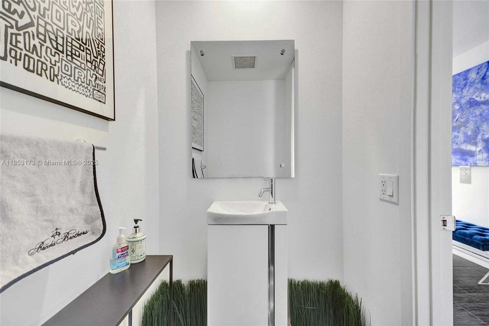 Small Image of 1100 BISCAYNE BLVD #3708, Miami Number 19