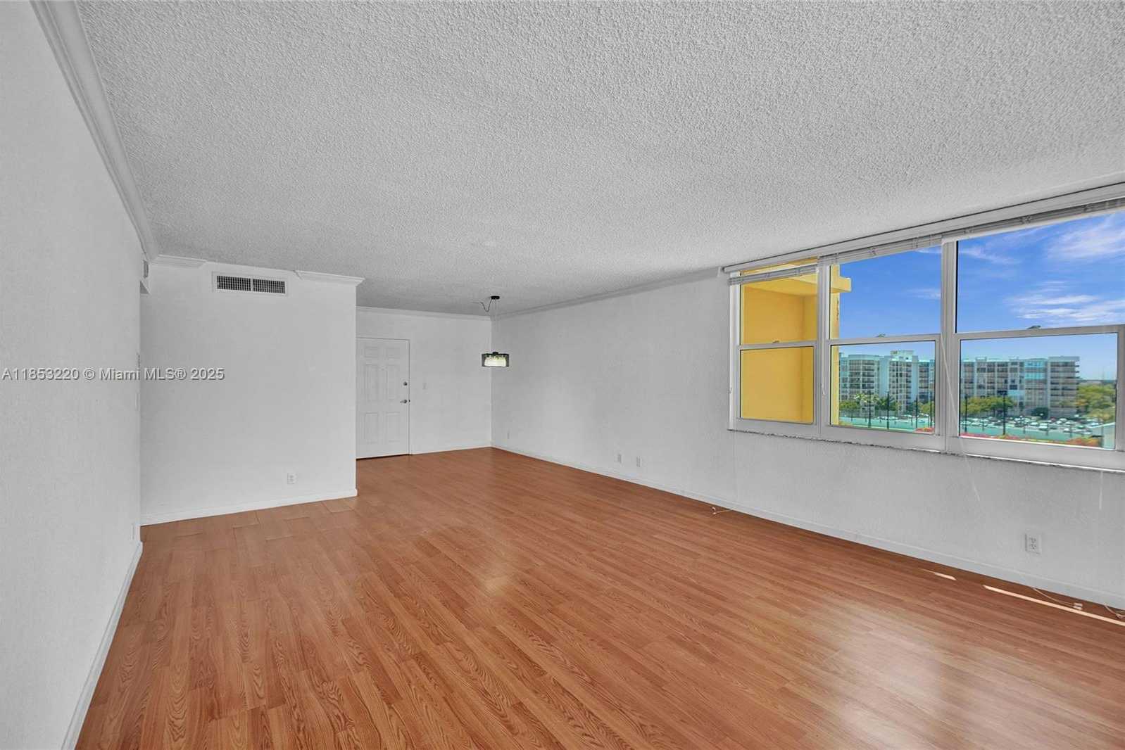Small Image of 2501 SOUTH OCEAN DR #636, Hollywood Number 9