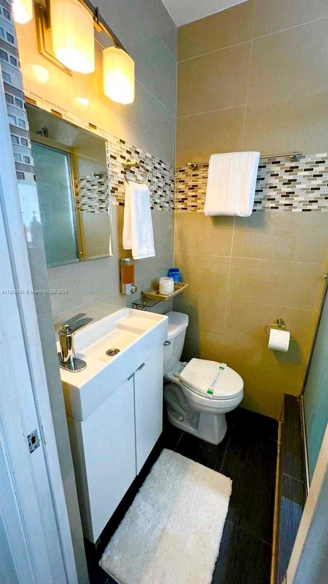 Small Image of 335 OCEAN DR #335, Miami Beach Number 11