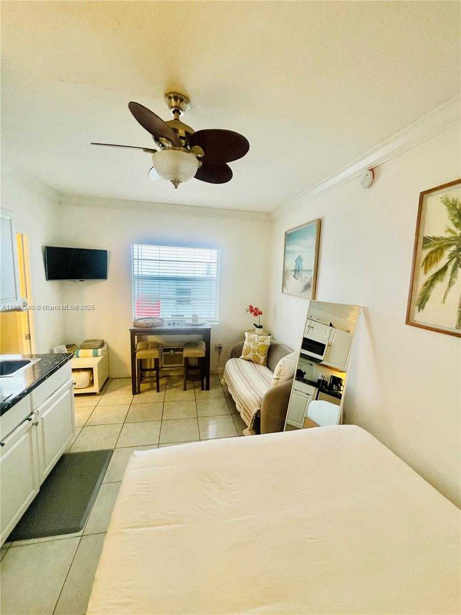 Small Image of 335 OCEAN DR #335, Miami Beach Number 4