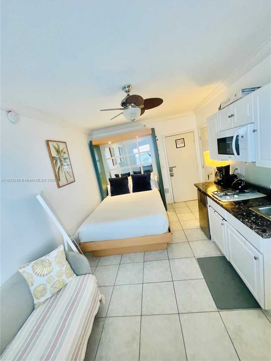 Small Image of 335 OCEAN DR #335, Miami Beach Number 5
