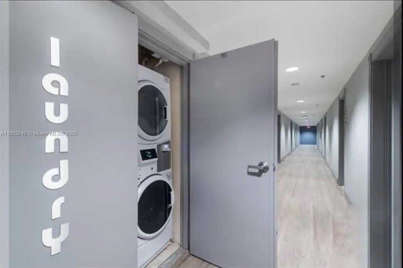 Small Image of 335 OCEAN DR #335, Miami Beach Number 7