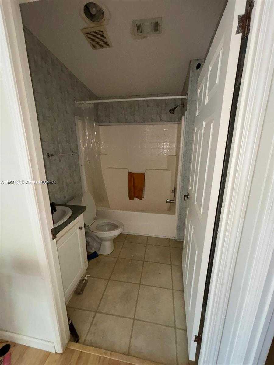 Small Image of 220 NORTH EAST 12TH AVE #37, Homestead Number 10