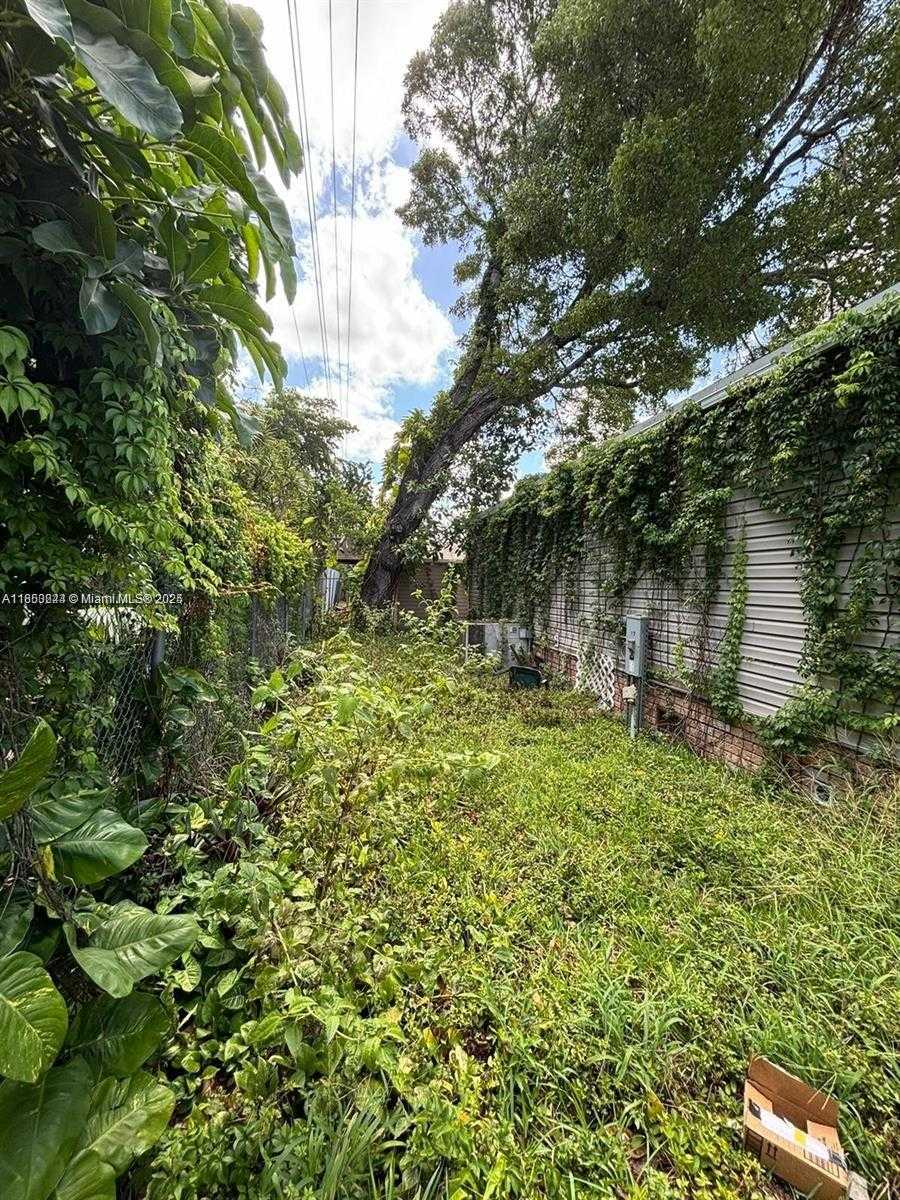 Small Image of 220 NORTH EAST 12TH AVE #37, Homestead Number 2