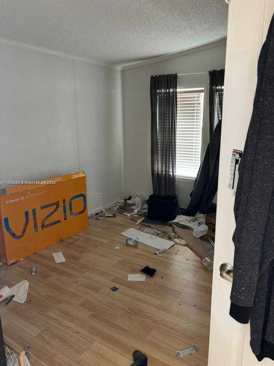 Small Image of 220 NORTH EAST 12TH AVE #37, Homestead Number 20