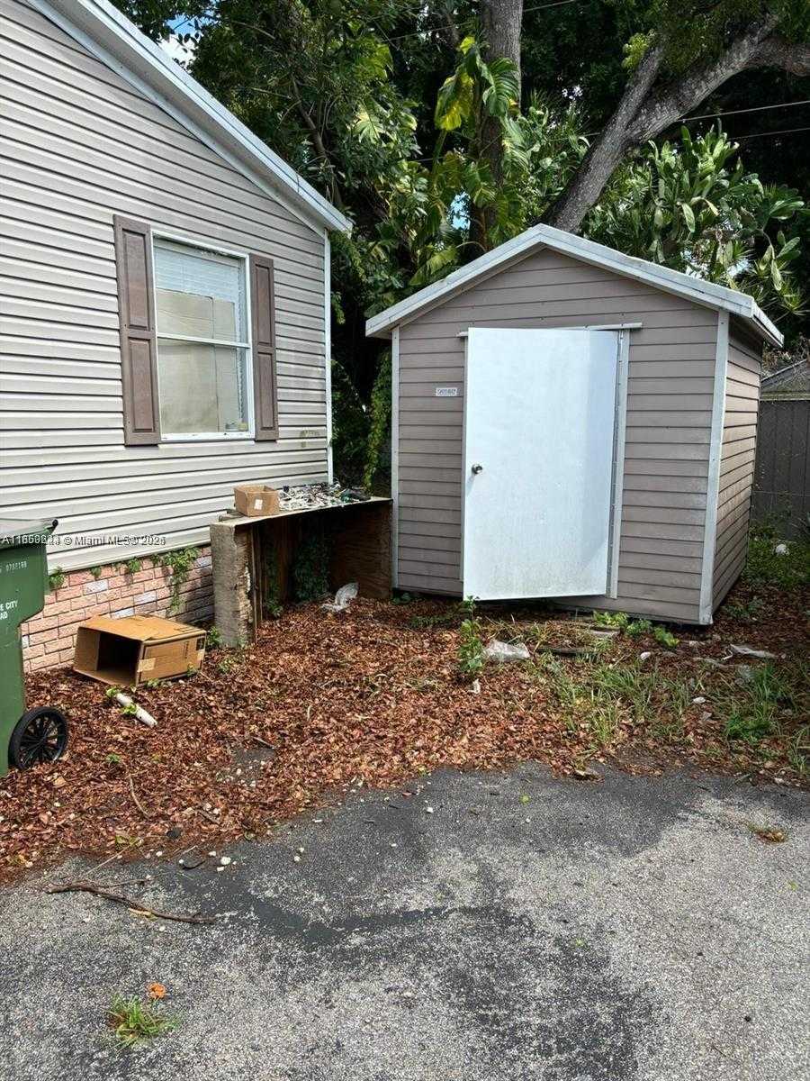 Small Image of 220 NORTH EAST 12TH AVE #37, Homestead Number 5