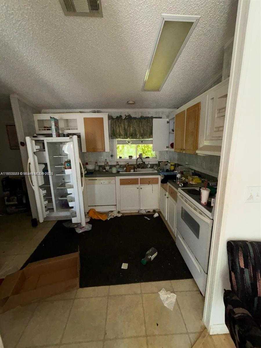 Small Image of 220 NORTH EAST 12TH AVE #37, Homestead Number 6