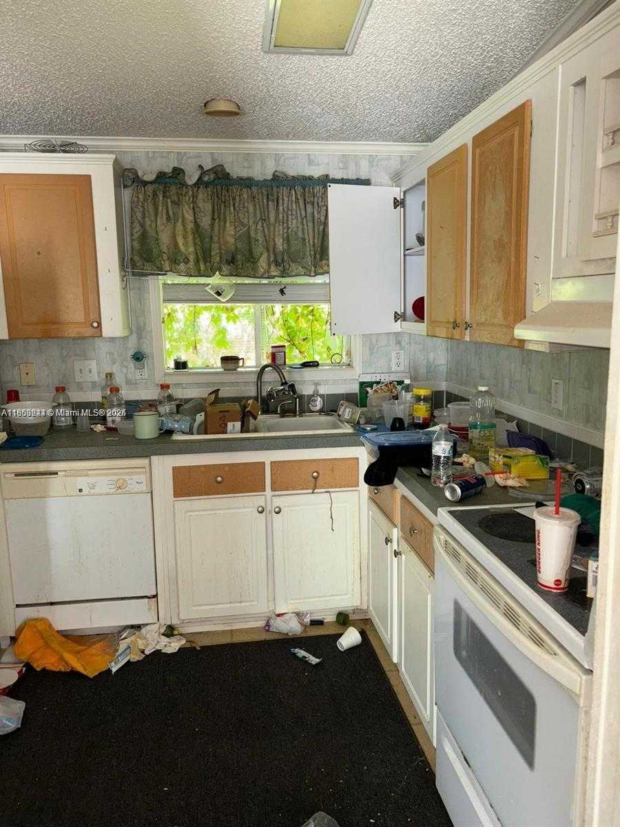 Small Image of 220 NORTH EAST 12TH AVE #37, Homestead Number 8