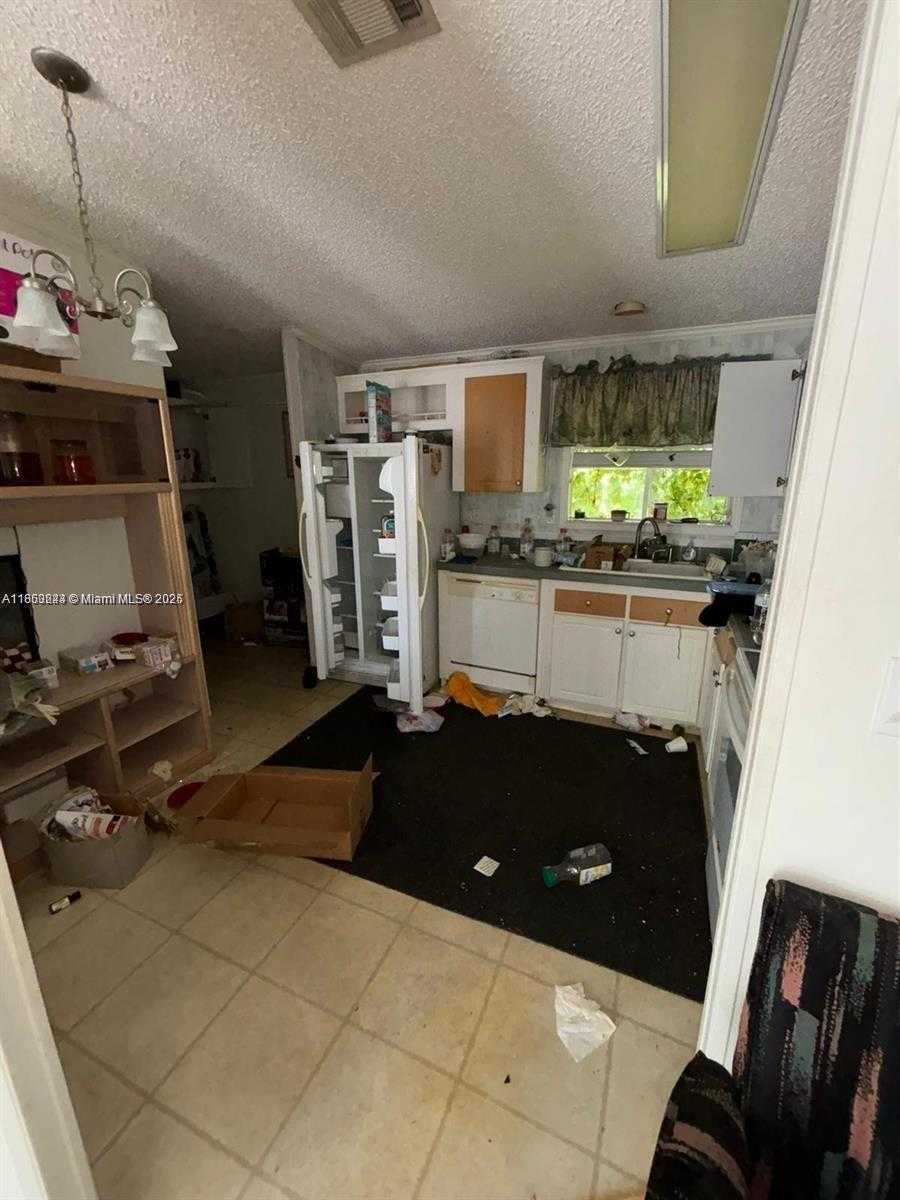 Small Image of 220 NORTH EAST 12TH AVE #37, Homestead Number 9