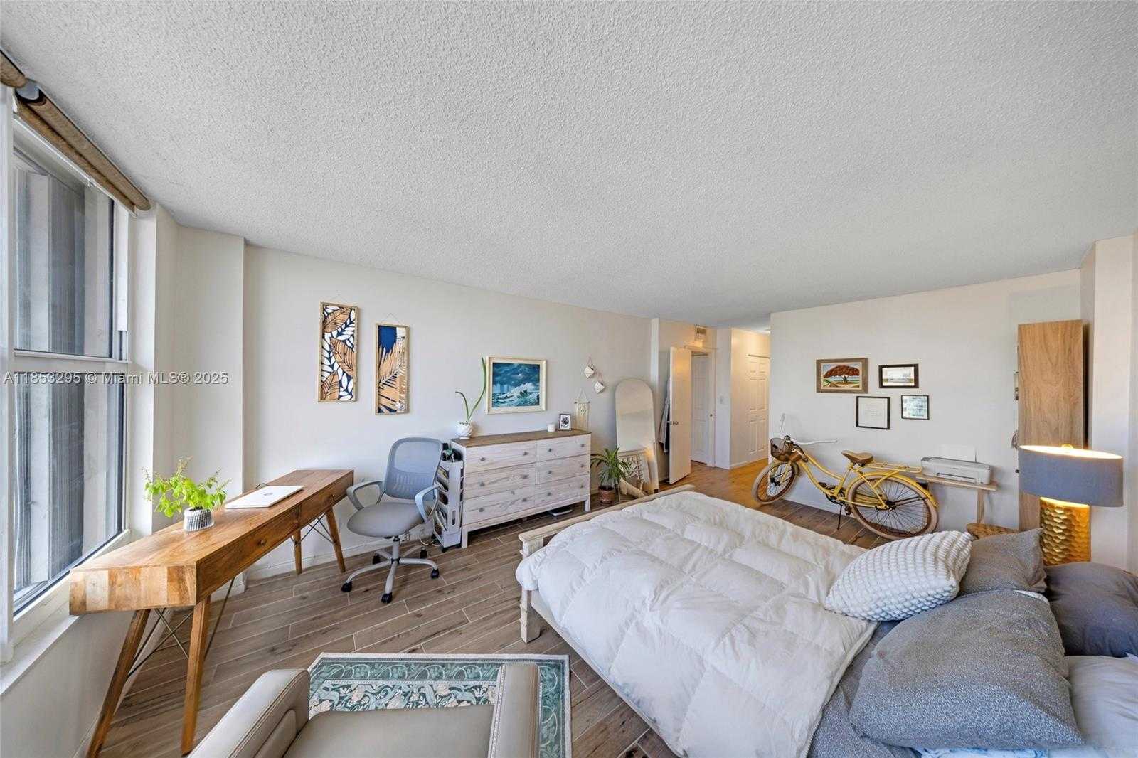 Small Image of 3800 SOUTH OCEAN DR #817, Hollywood Number 21