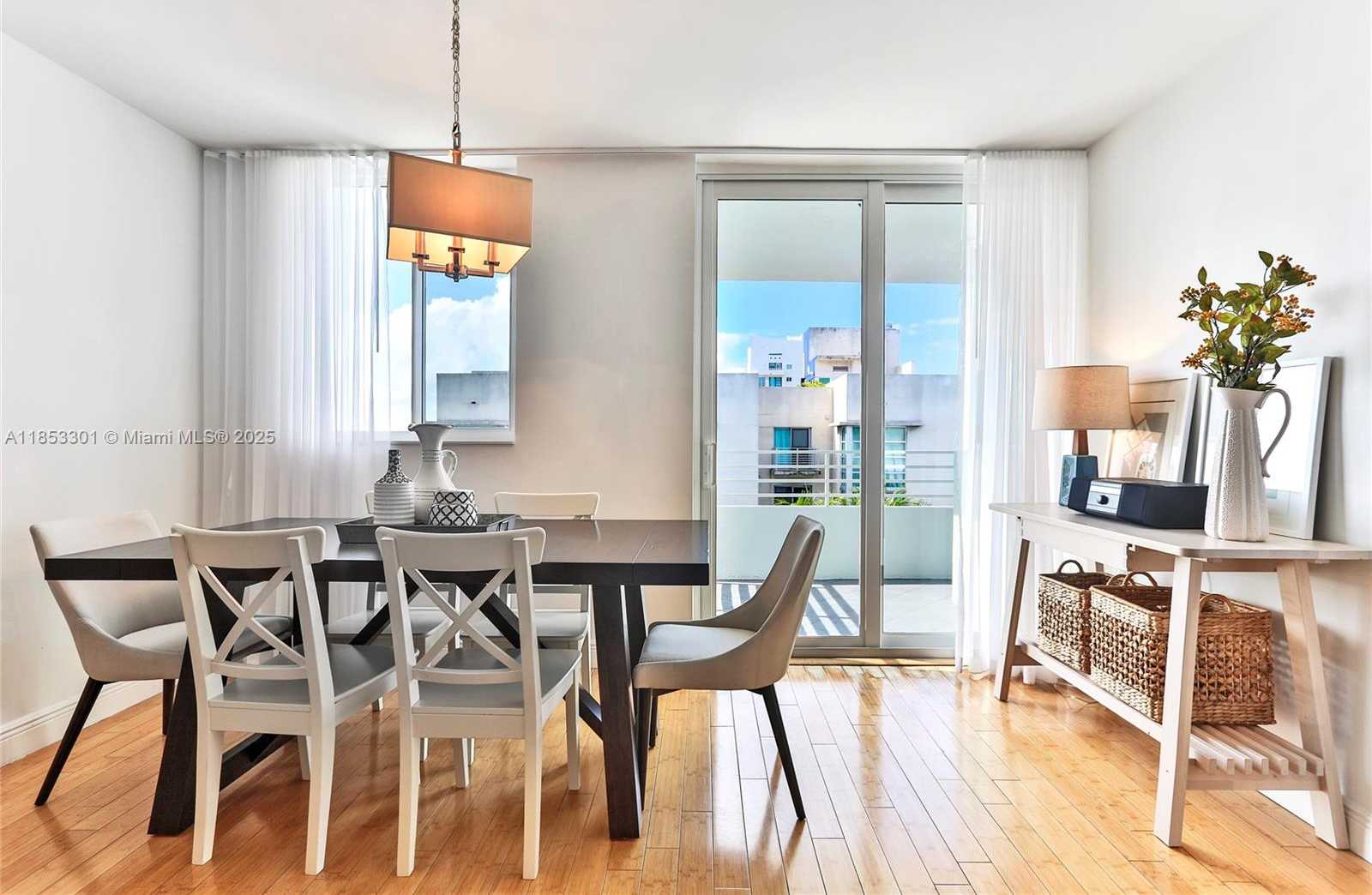 Small Image of 7800 COLLINS AVE #508, Miami Beach Number 10