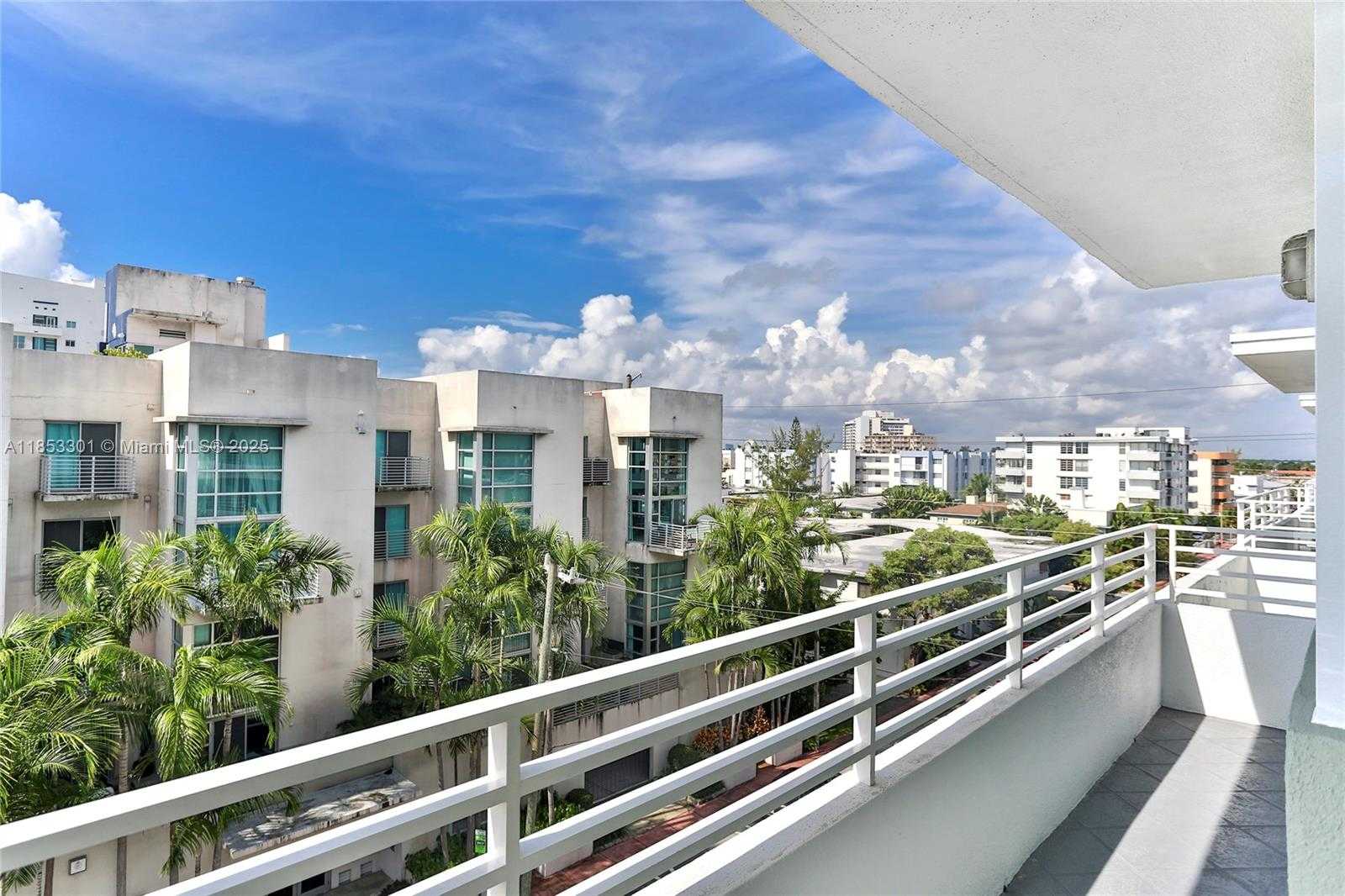 Small Image of 7800 COLLINS AVE #508, Miami Beach Number 16