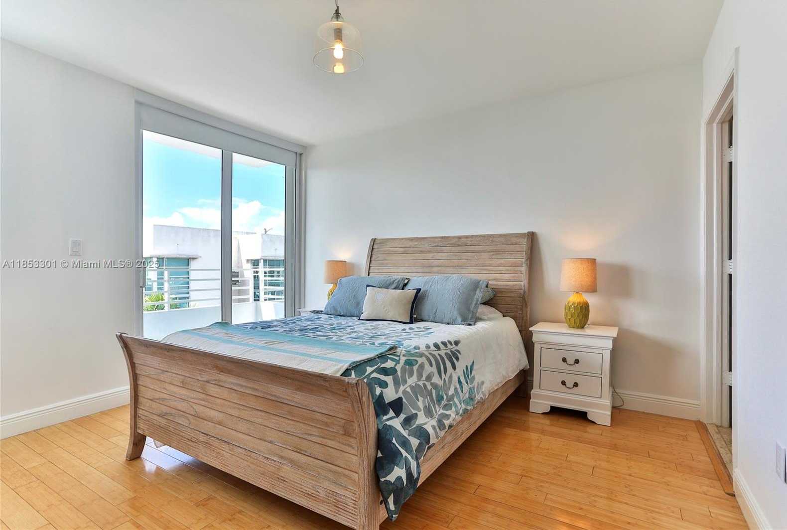 Small Image of 7800 COLLINS AVE #508, Miami Beach Number 3