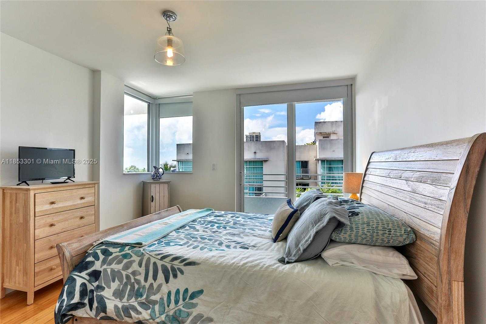 Small Image of 7800 COLLINS AVE #508, Miami Beach Number 4
