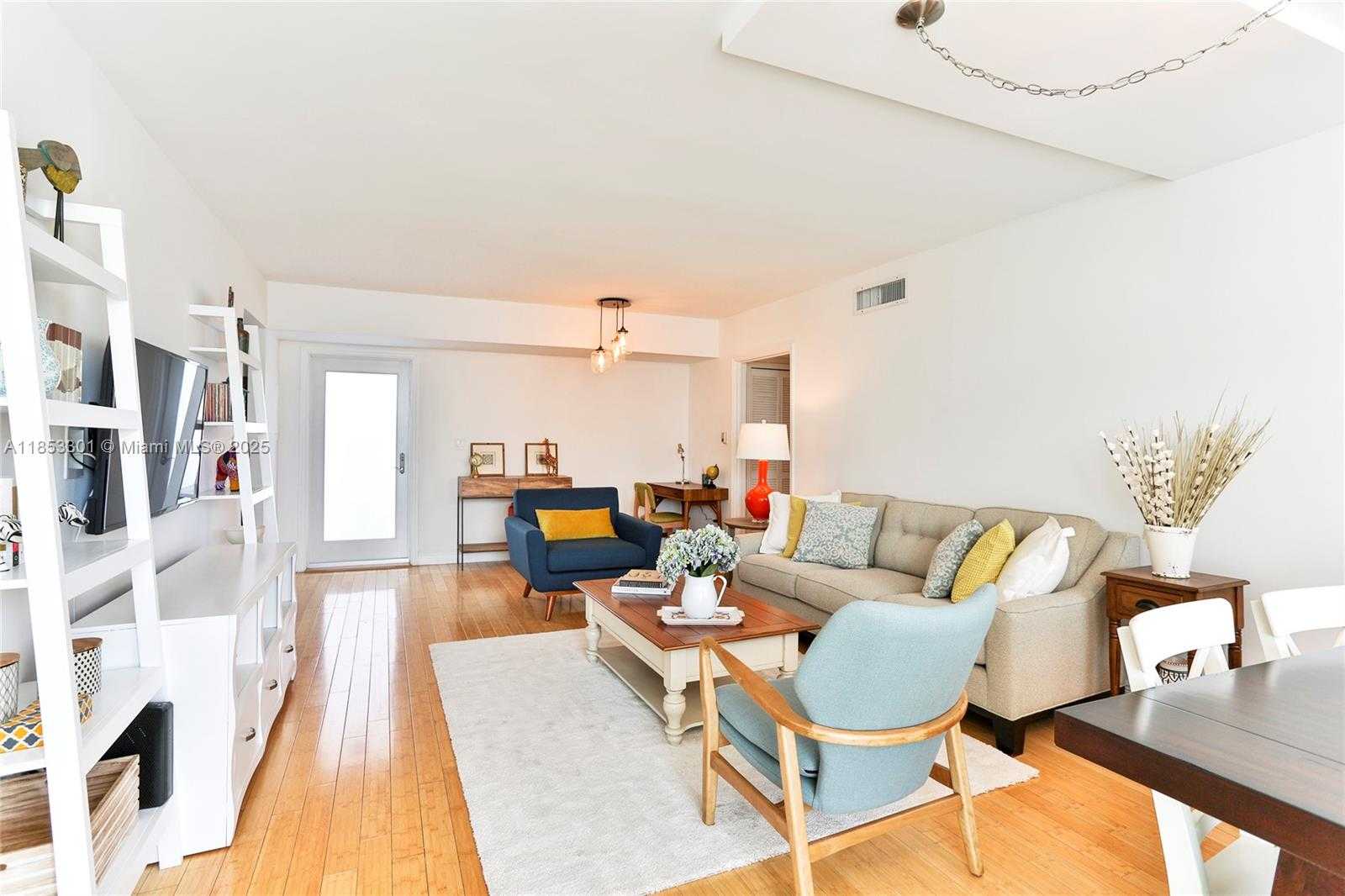 Small Image of 7800 COLLINS AVE #508, Miami Beach Number 9