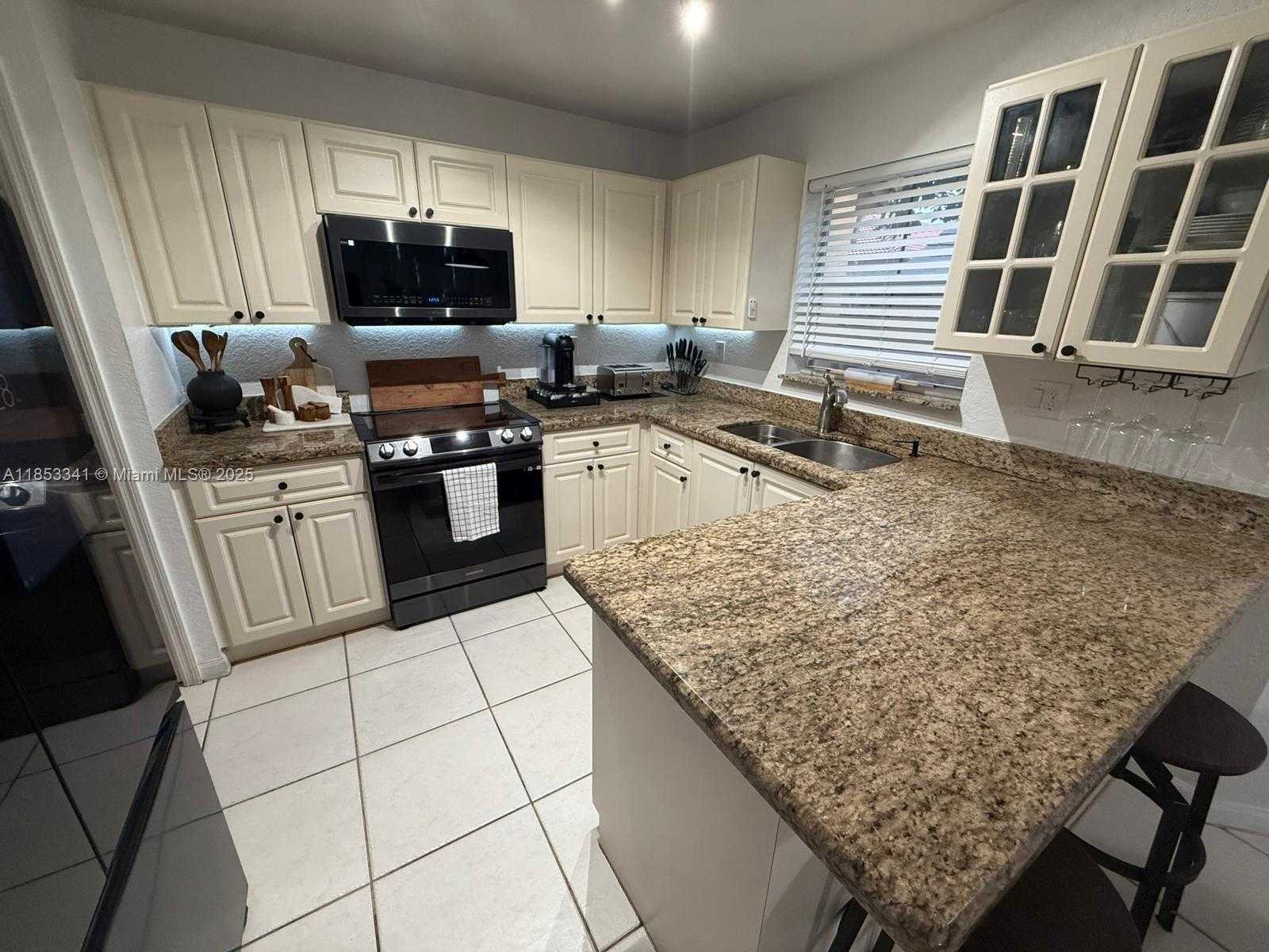 Small Image of 14064 SOUTH FOREST OAK CIR, Davie Number 13