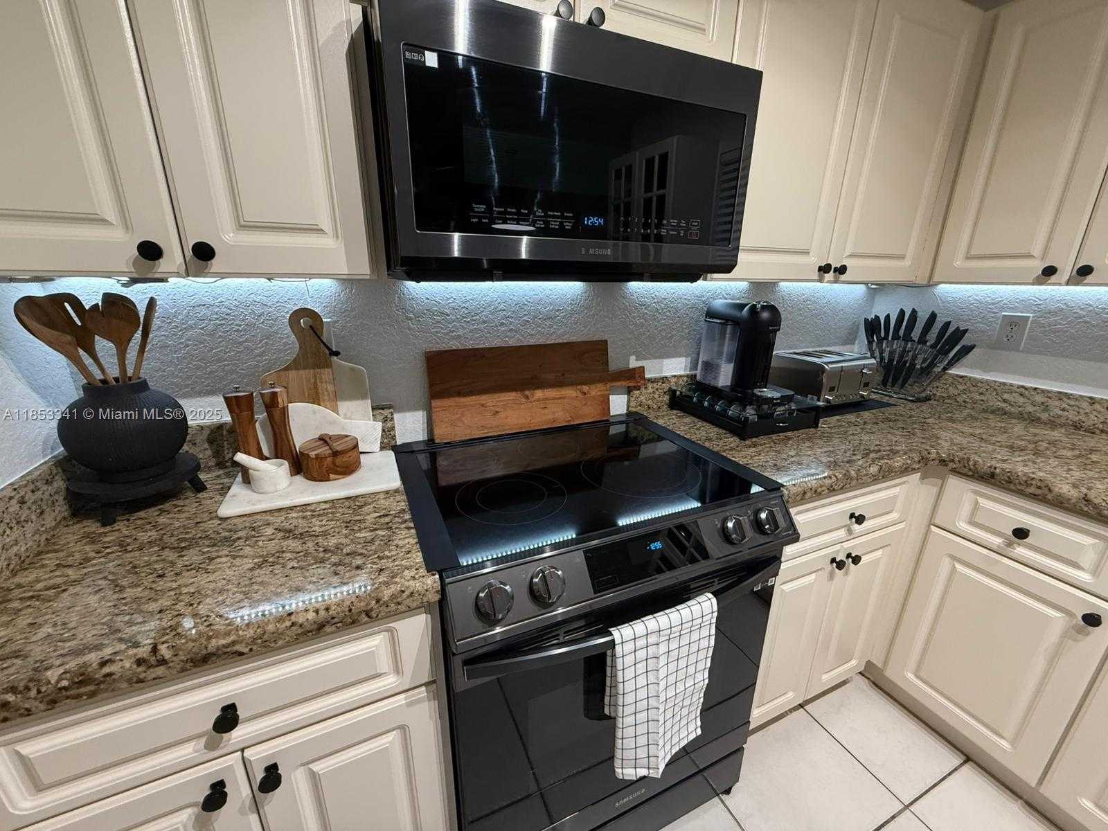 Small Image of 14064 SOUTH FOREST OAK CIR, Davie Number 15