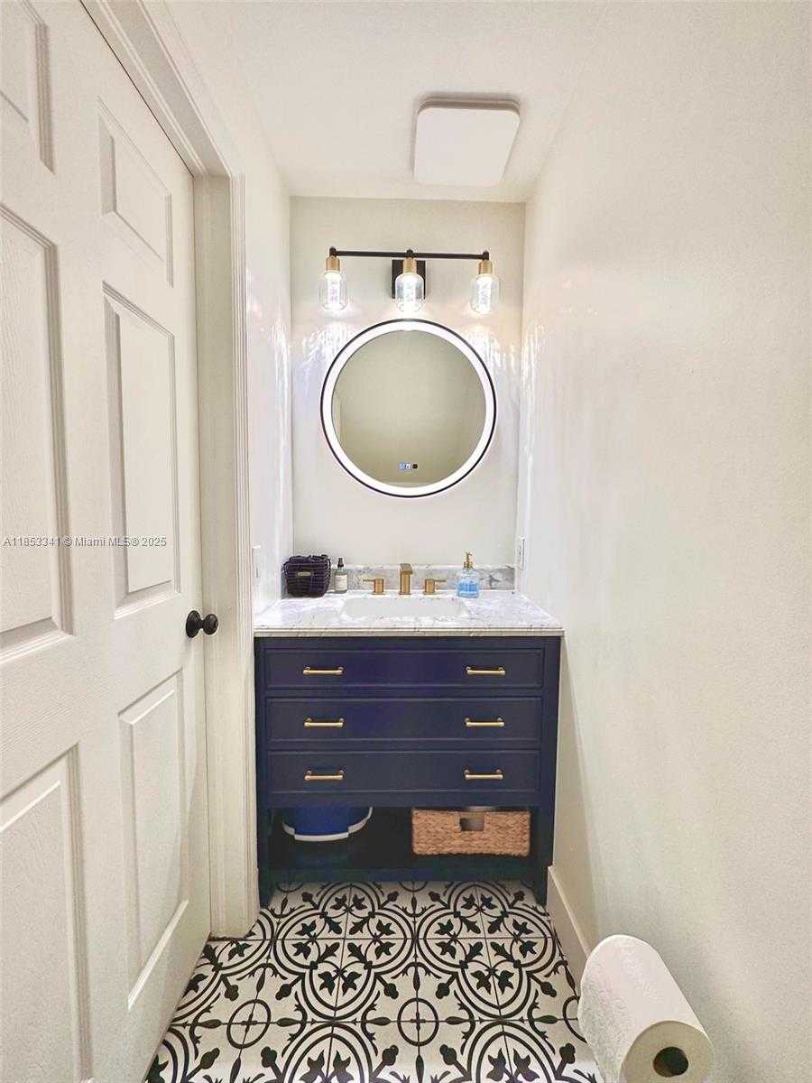 Small Image of 14064 SOUTH FOREST OAK CIR, Davie Number 18