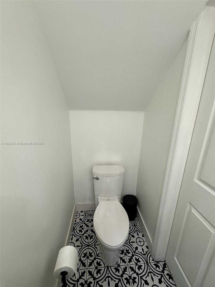 Small Image of 14064 SOUTH FOREST OAK CIR, Davie Number 19
