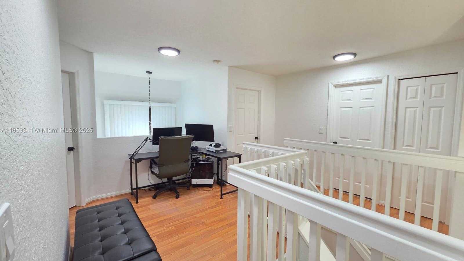 Small Image of 14064 SOUTH FOREST OAK CIR, Davie Number 22