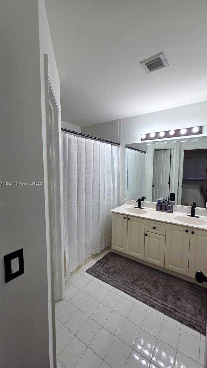 Small Image of 14064 SOUTH FOREST OAK CIR, Davie Number 28