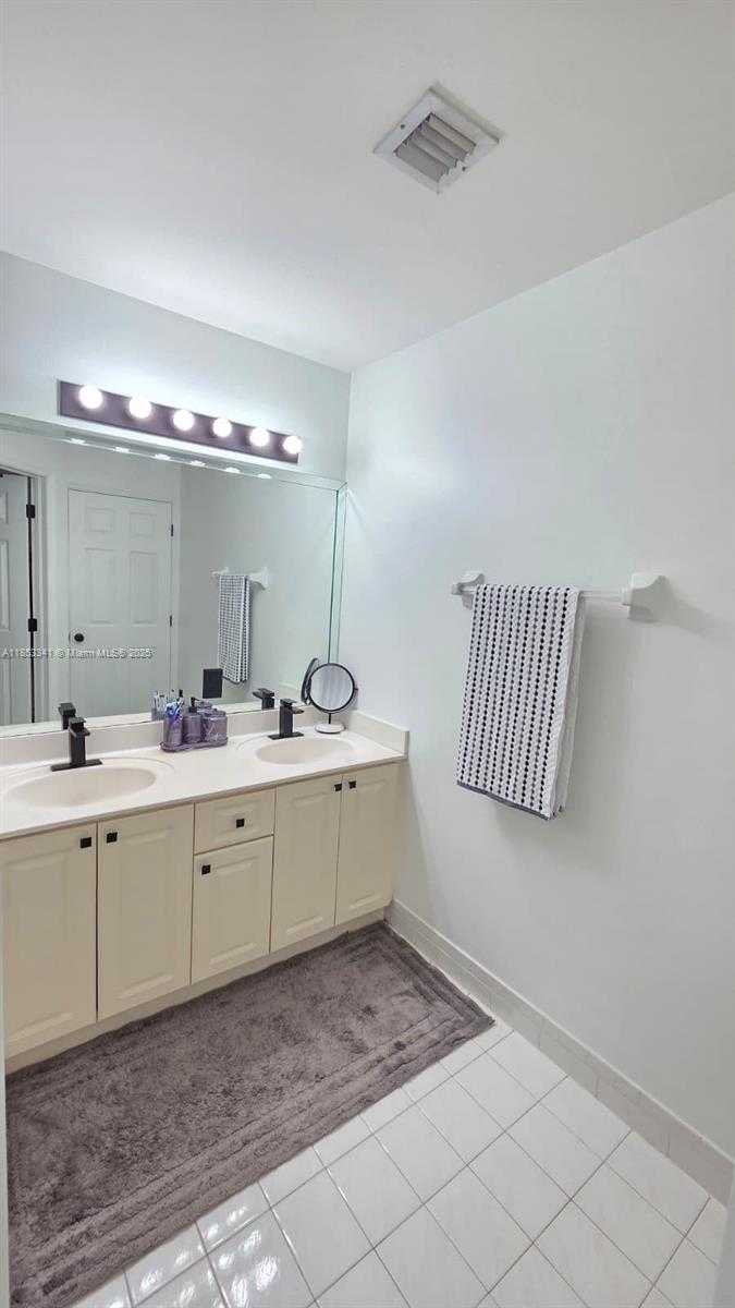 Small Image of 14064 SOUTH FOREST OAK CIR, Davie Number 29