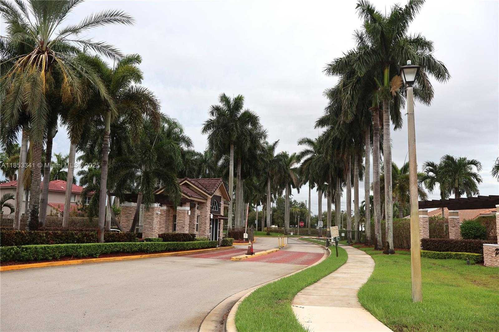 Small Image of 14064 SOUTH FOREST OAK CIR, Davie Number 46