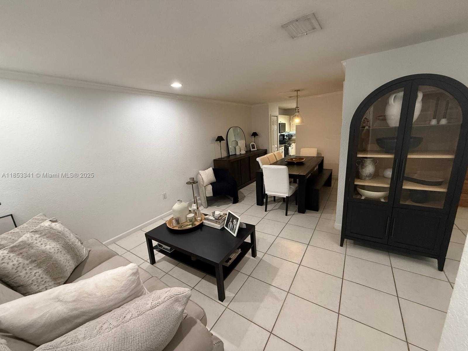 Small Image of 14064 SOUTH FOREST OAK CIR, Davie Number 6